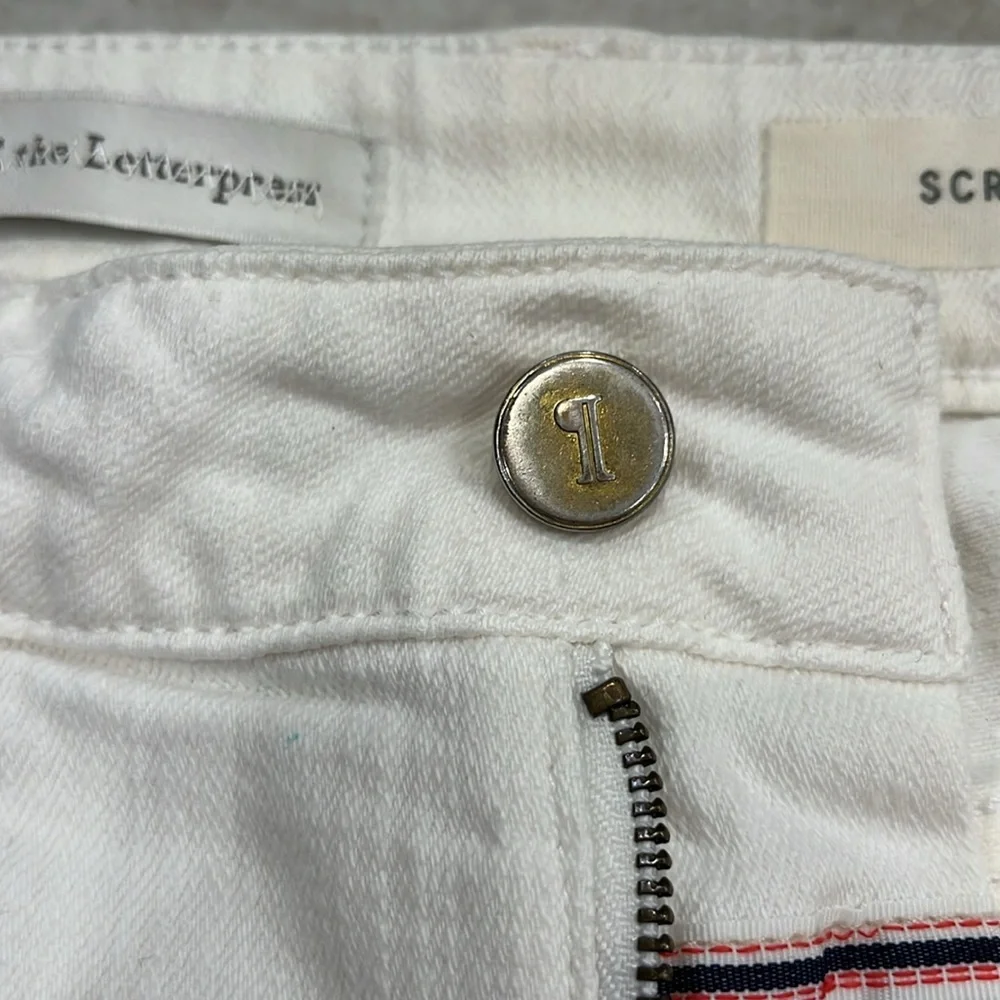 White Pilcro Script‎ Micro Jean Shorts | Size 27 Waist | Excellent Condition - Picture 8 of 12